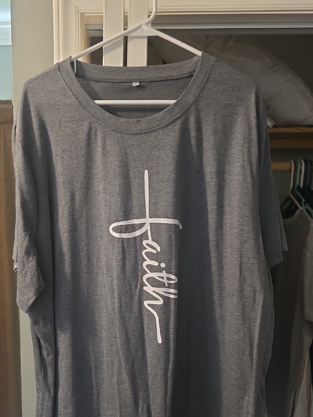 Gray 'Faith' Graphic Tee